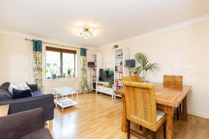 3 bed 2 bathroom property located within a gated developement in Holloway Tollington Way, Holloway